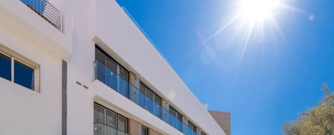 Barandillas de cristal en edificio residencial Costa del Sol - Gridoma Spain